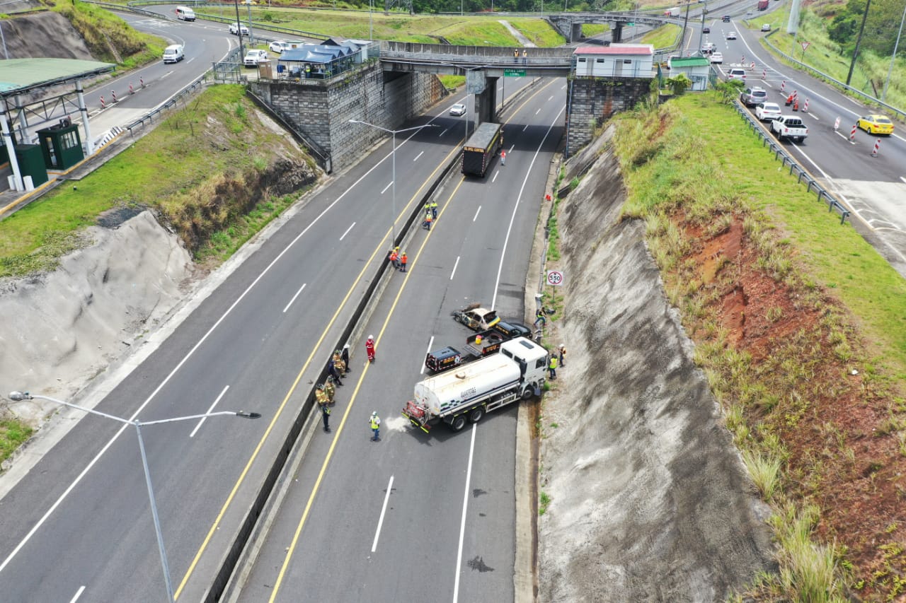 Concesionaria Madden Colón realiza simulacro de 5 accidentes simultáneos en la Autopista Panamá-Colón.