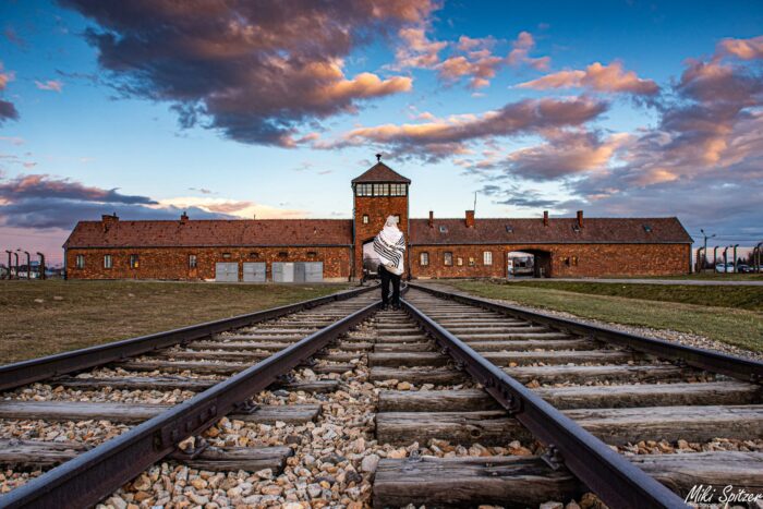 “La historia que no podemos olvidar: Conmemorando el Día del Holocausto”
