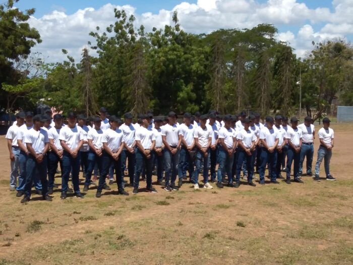 “¡Valientes y comprometidos! Más de 700 jóvenes ingresaron a la promoción 98 de la Policía Nacional, listos para servir a la patria”