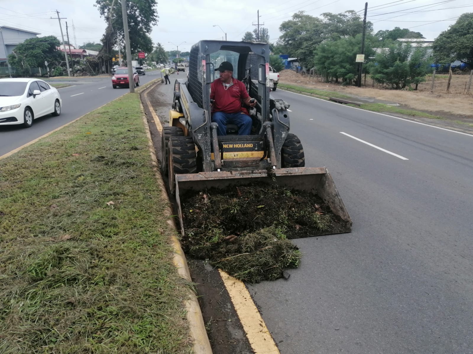 MOP arranca intenso operativo de limpieza en la carretera Panamericana desde David hasta Paso Canoas