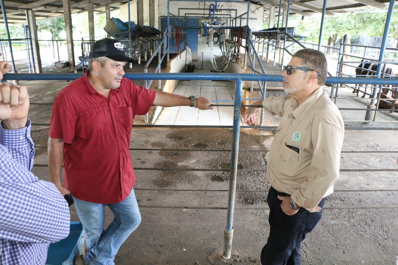 El Gerente General del BDA, Roberto Barría Stanziola, realiza exitosa gira de trabajo en la región de Azuero.