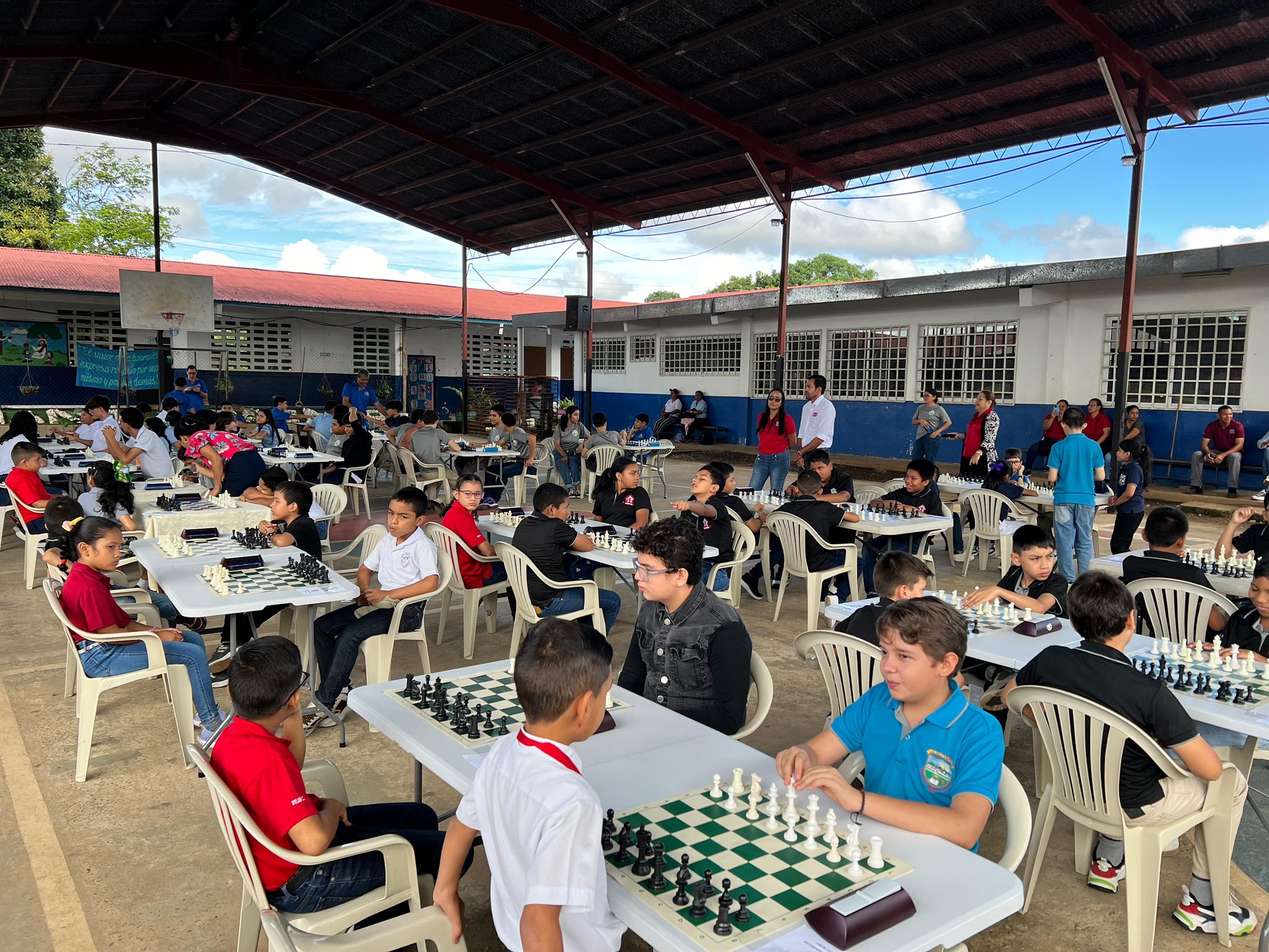 Diputado Jamis Acosta respalda a la Comunidad Educativa del Colegio Félix Olivares y la Escuela Bilingüe Victoriano Lorenzo.