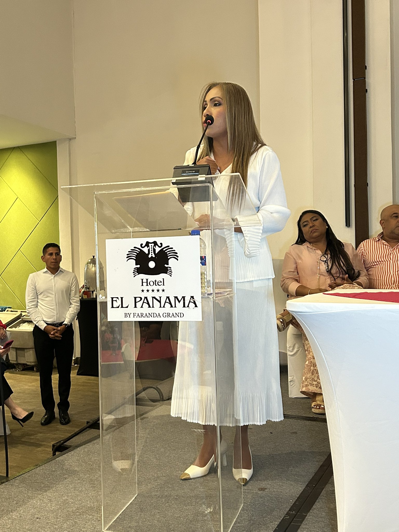 “Yanibel Ábrego le tiende un puente al Gobierno: ‘En CD no venimos a incendiar el país, es hora de dialogar y abrir caminos'”