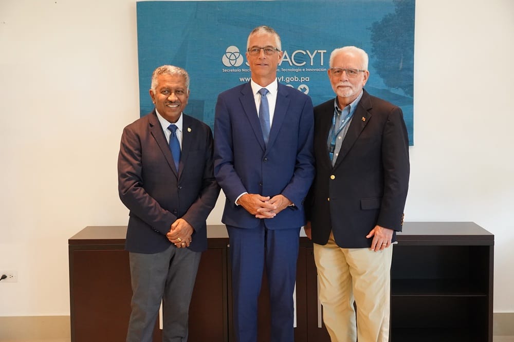 La Senacyt y la Universidad Drake oficializan colaboración para impulsar la Estrategia Nacional de Inteligencia Artificial de Panamá.