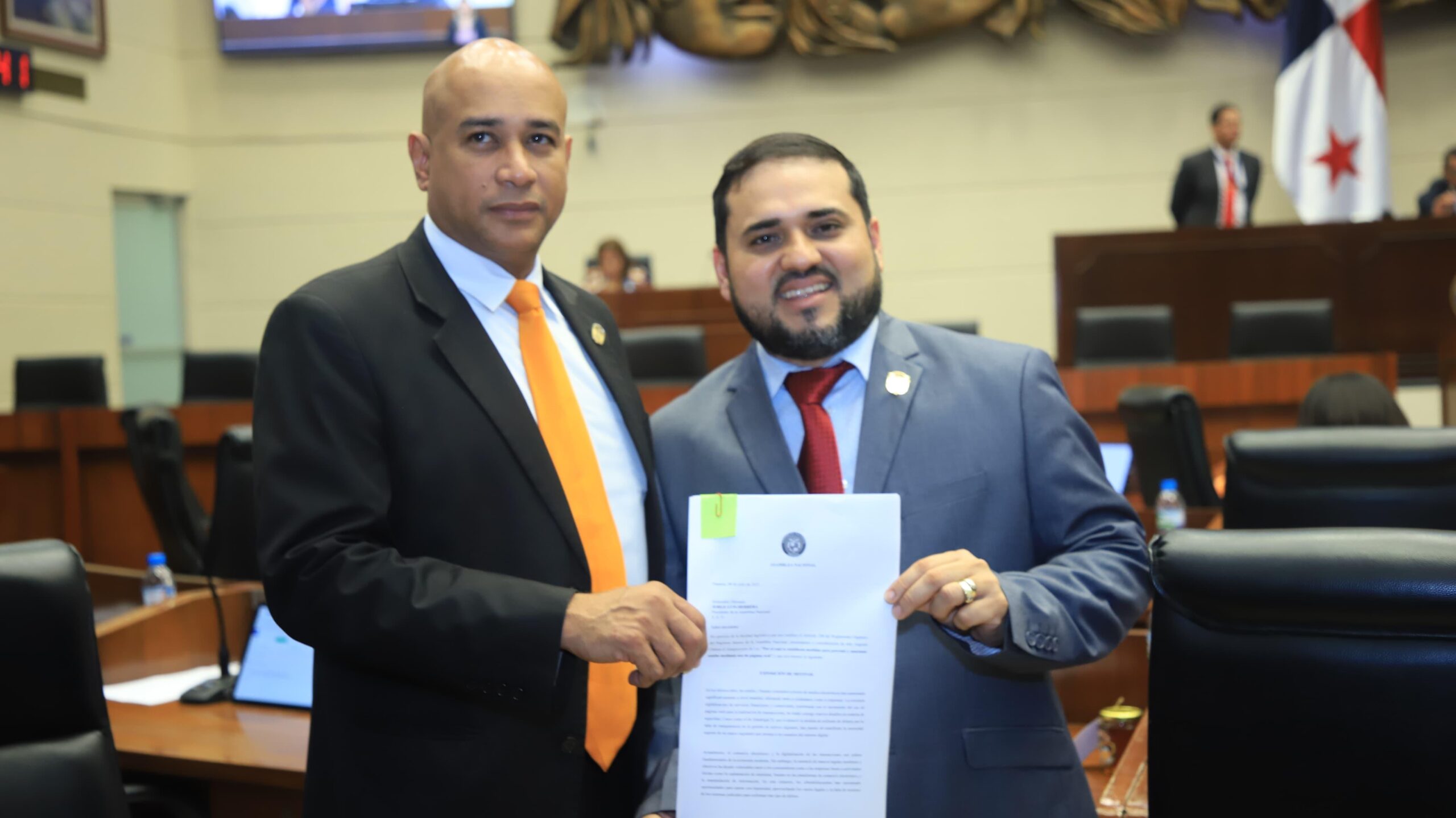 Diputado Jamis Acosta impulsa leyes para proteger a víctimas del ciberfraude y garantizar igualdad en la justicia penal.