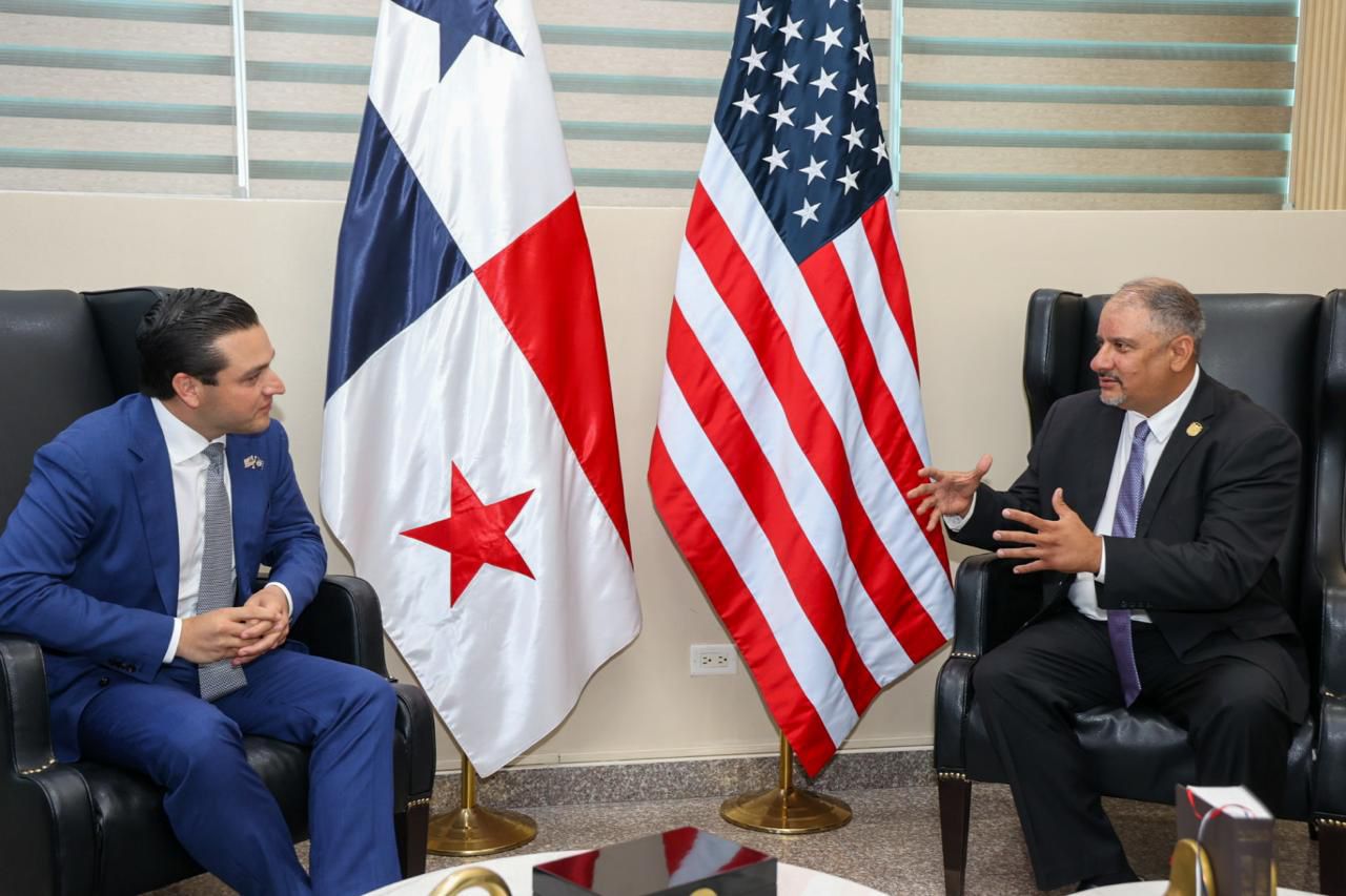 Presidente de la Asamblea Nacional se reúne con embajador de EE. UU. para fortalecer relaciones bilaterales