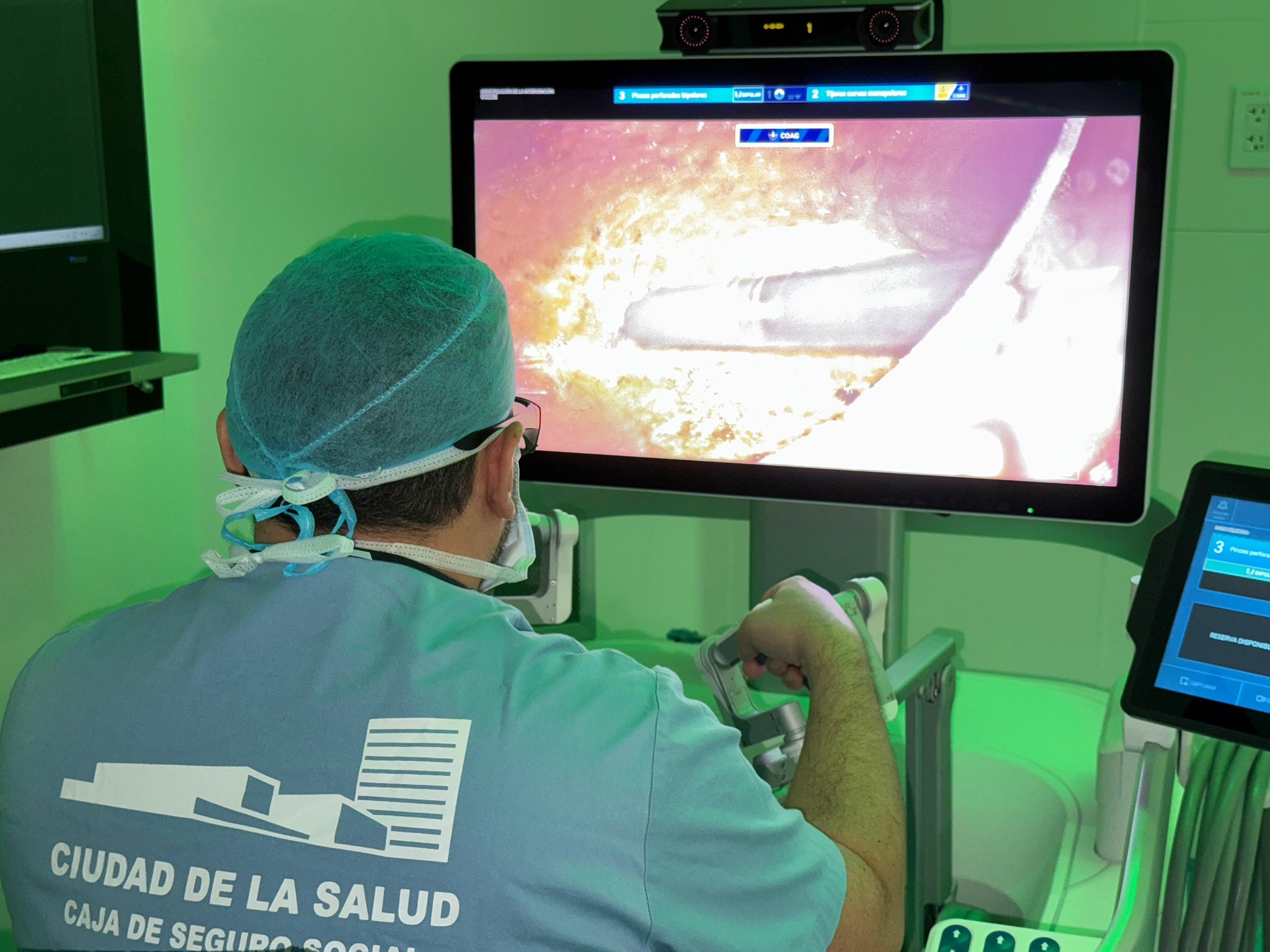 CSS realiza primera cirugía robótica de hernia abdominal en Panamá