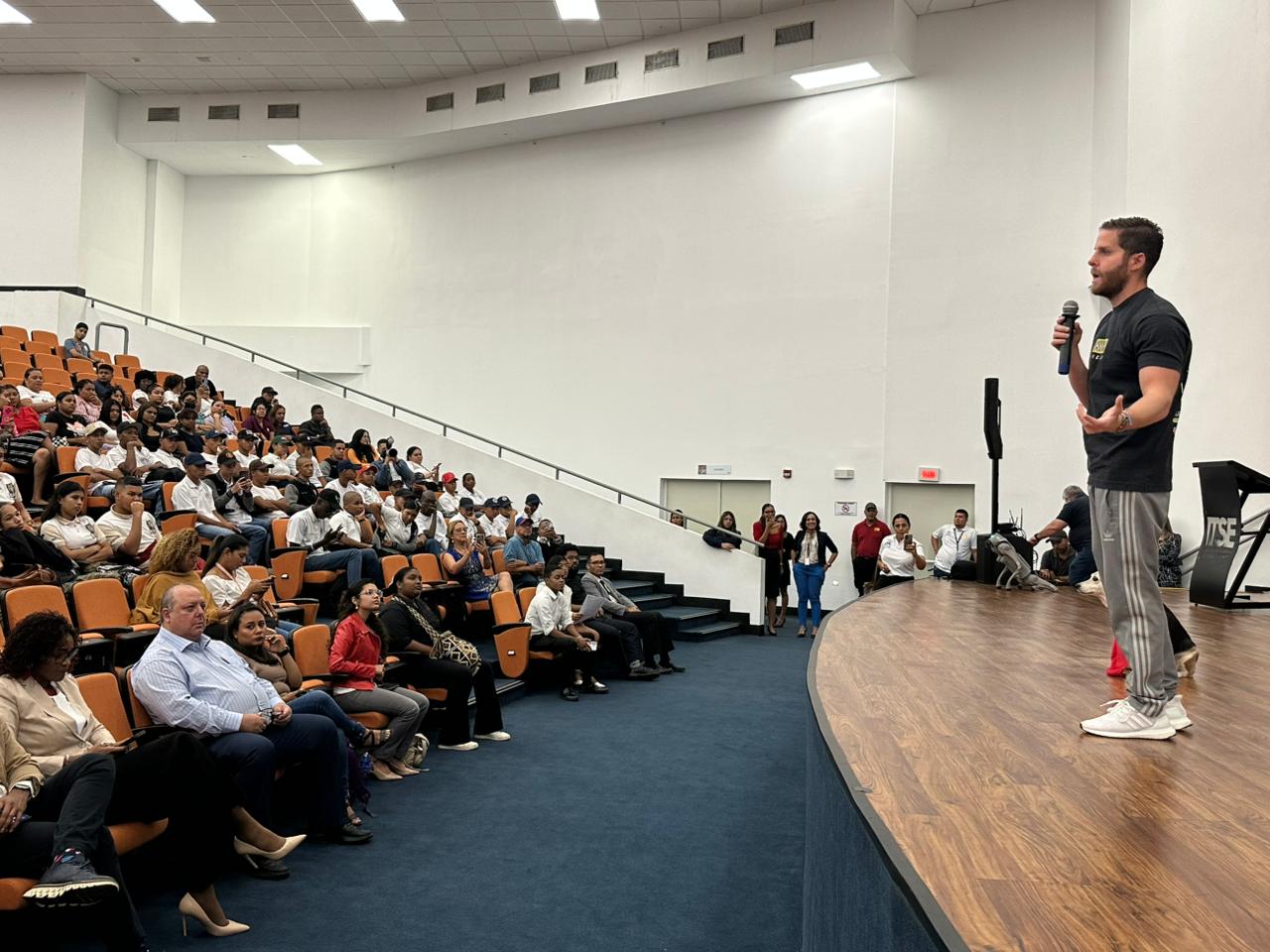 Mizrachi impulsa uso de Inteligencia Artificial entre jóvenes