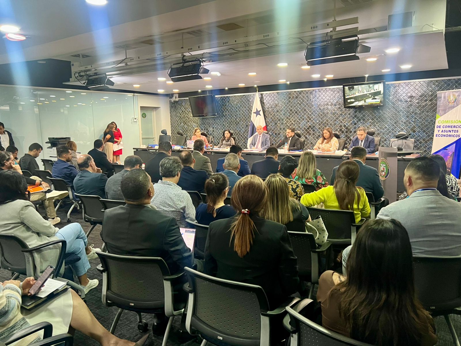 Panamá avanza hacia una regulación ambiental y económica clave