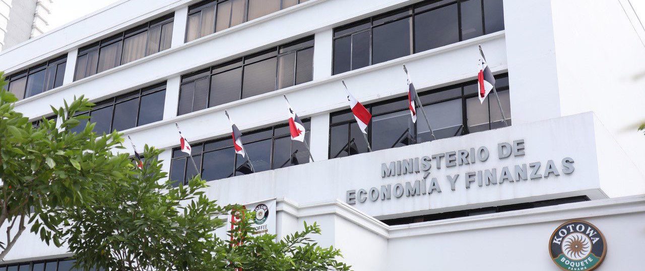 Ministro Felipe Chapman anuncia verificación de las transferencias